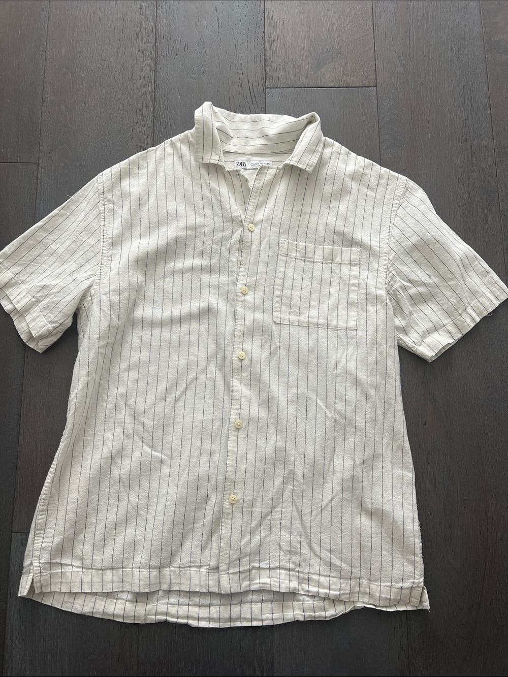 Zara Men Short Sleeve Pinstripe Button-Up Shirt in Off-White and Light Gray